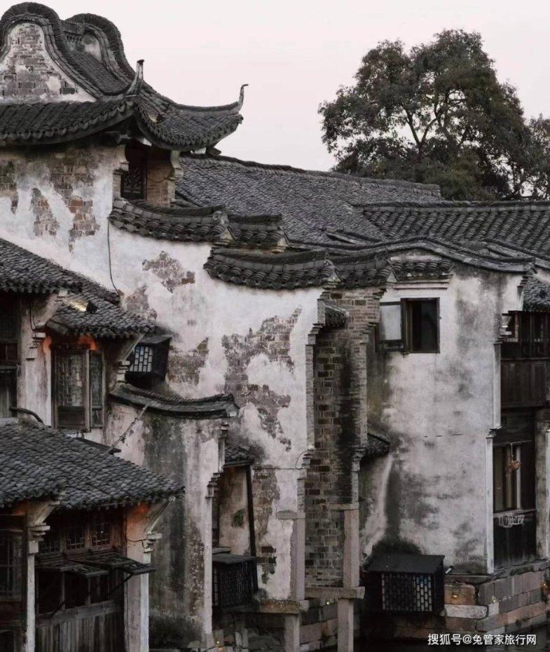 沧州铁狮子重达32吨,屹立千年不倒,为何如今躺进了博物馆?